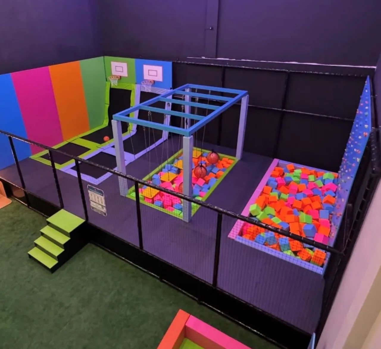 Parque trampolim / jogos eletrônicos Arcade 