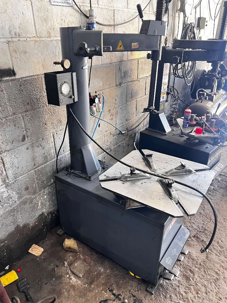 Máquina de Desmontar pneus 
