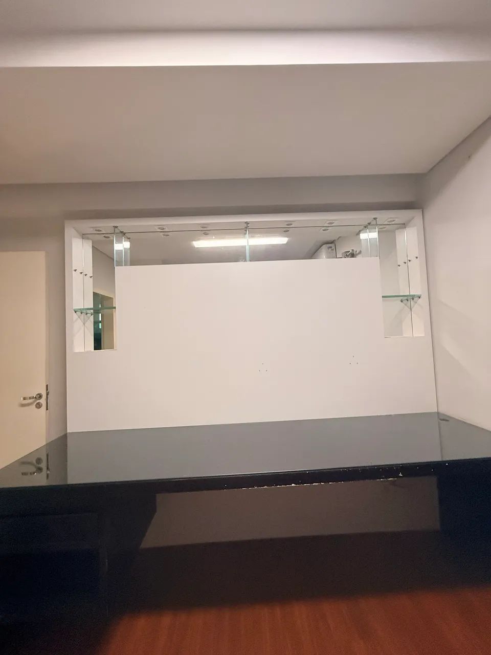 Mesa de vidro+prateleira branca para quarto  - Foto 2