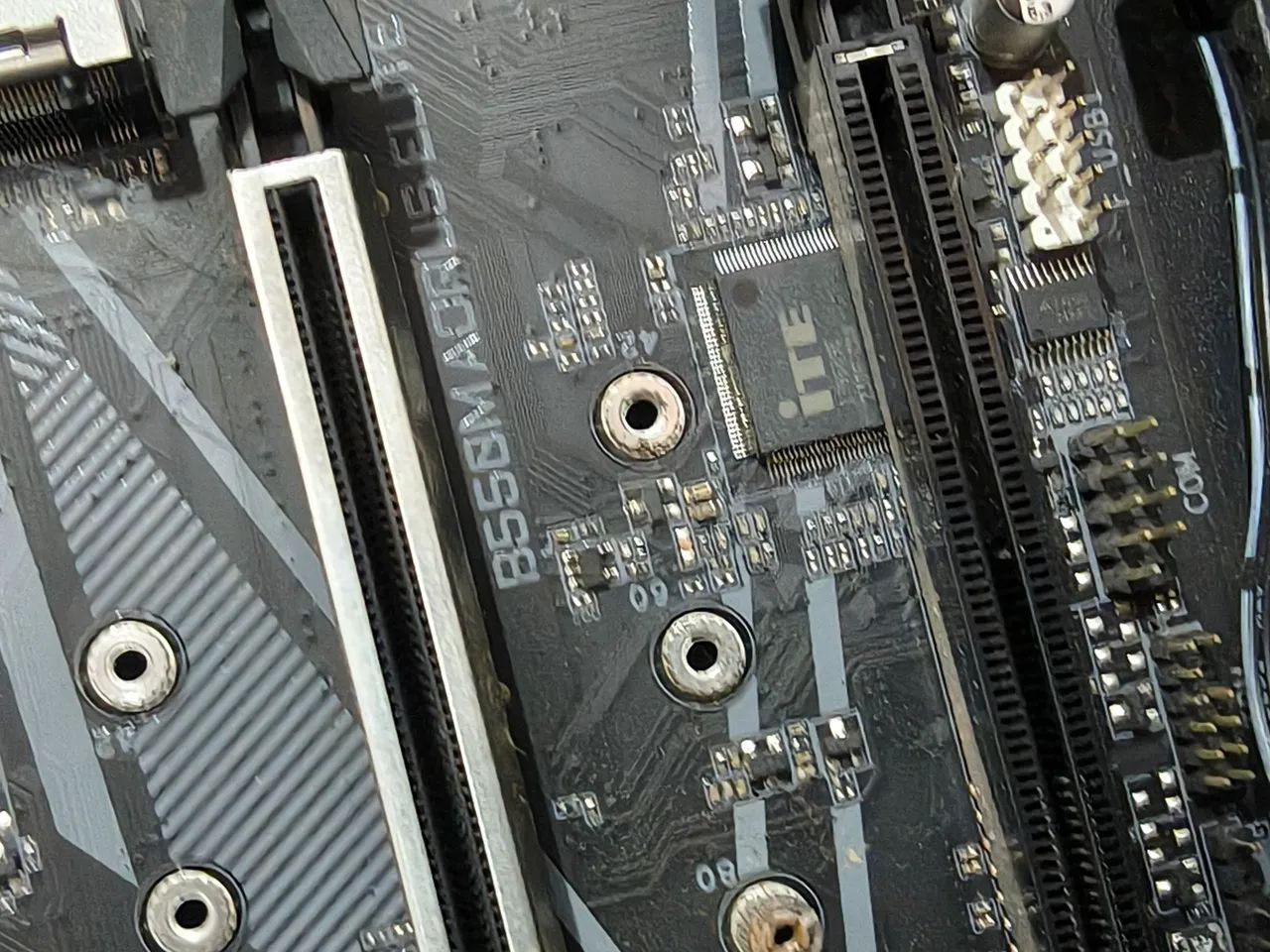 kit placa mae e processador ryzen 5600g-b550m aorus elite - Foto 4
