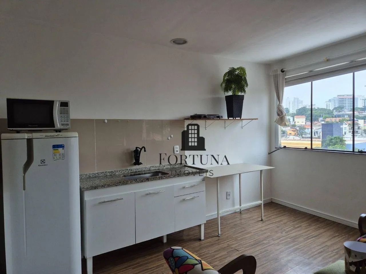 Kit mobiliado, com closet, em Vila Clementino.