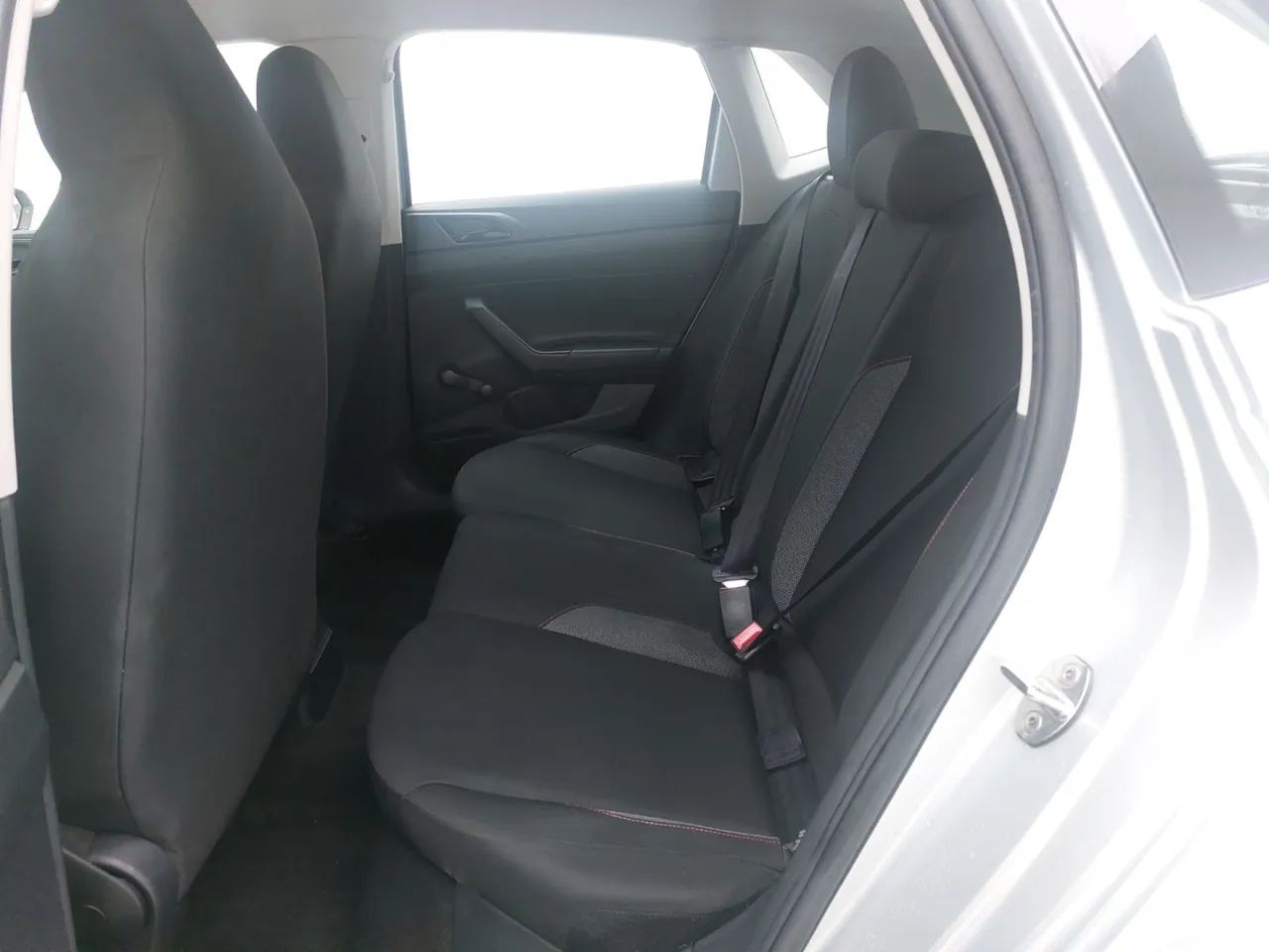 Volkswagen Polo Track 1.0 Flex 12V 5p, foto 17 de 18