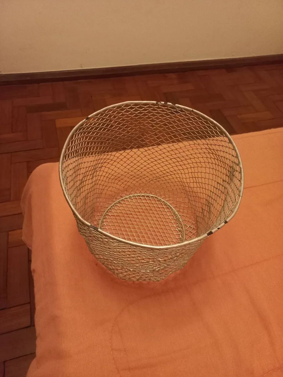 Lixeira metal prateada 