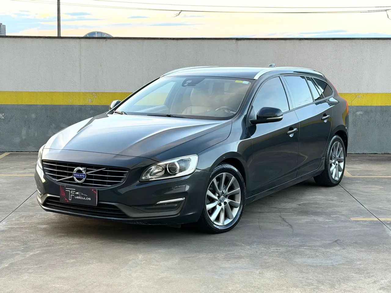 Volvo V60 T-5 Kinetic 2.0 245cv 5P 2015