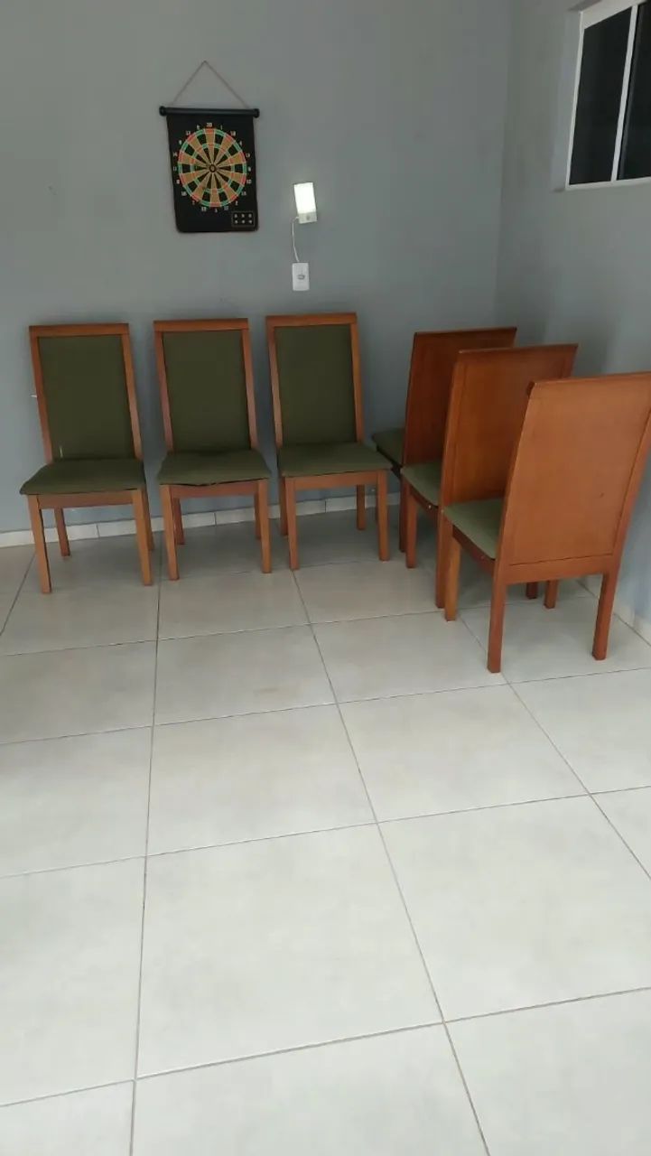 Conjunto com 6 cadeiras de madeira maciça de jantar