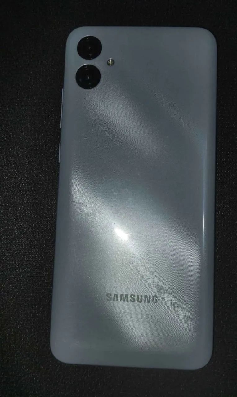 Samsung a04e, tá trincado na tela  - Foto 3