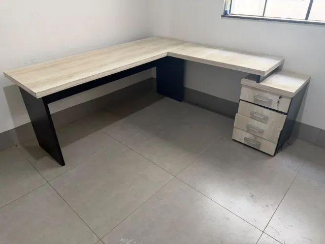 mesa de trabalho escritório madeira reforçada com gaveteiro - Foto 2