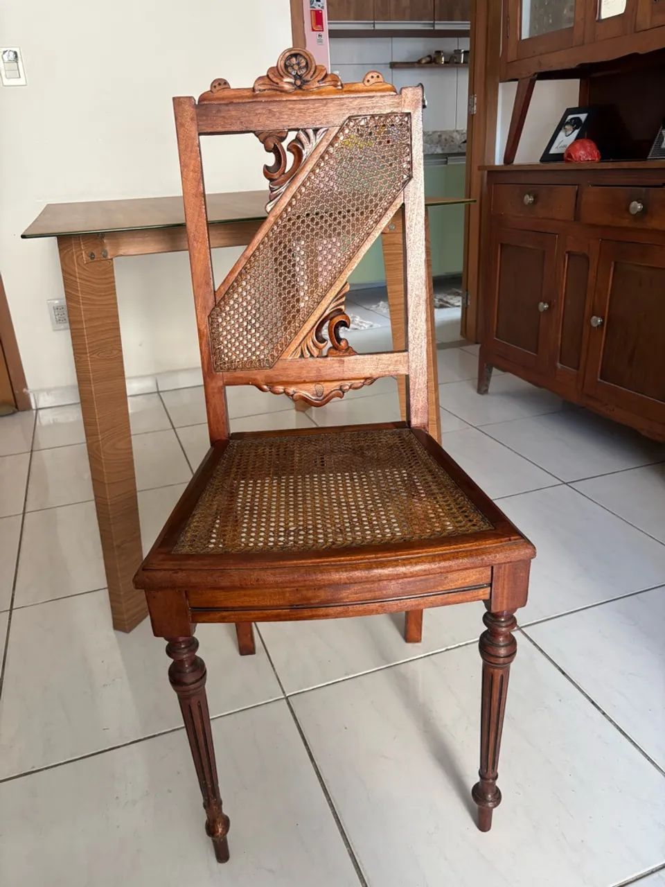 Cadeiras de madeira antiga retrô vintage  - Foto 4