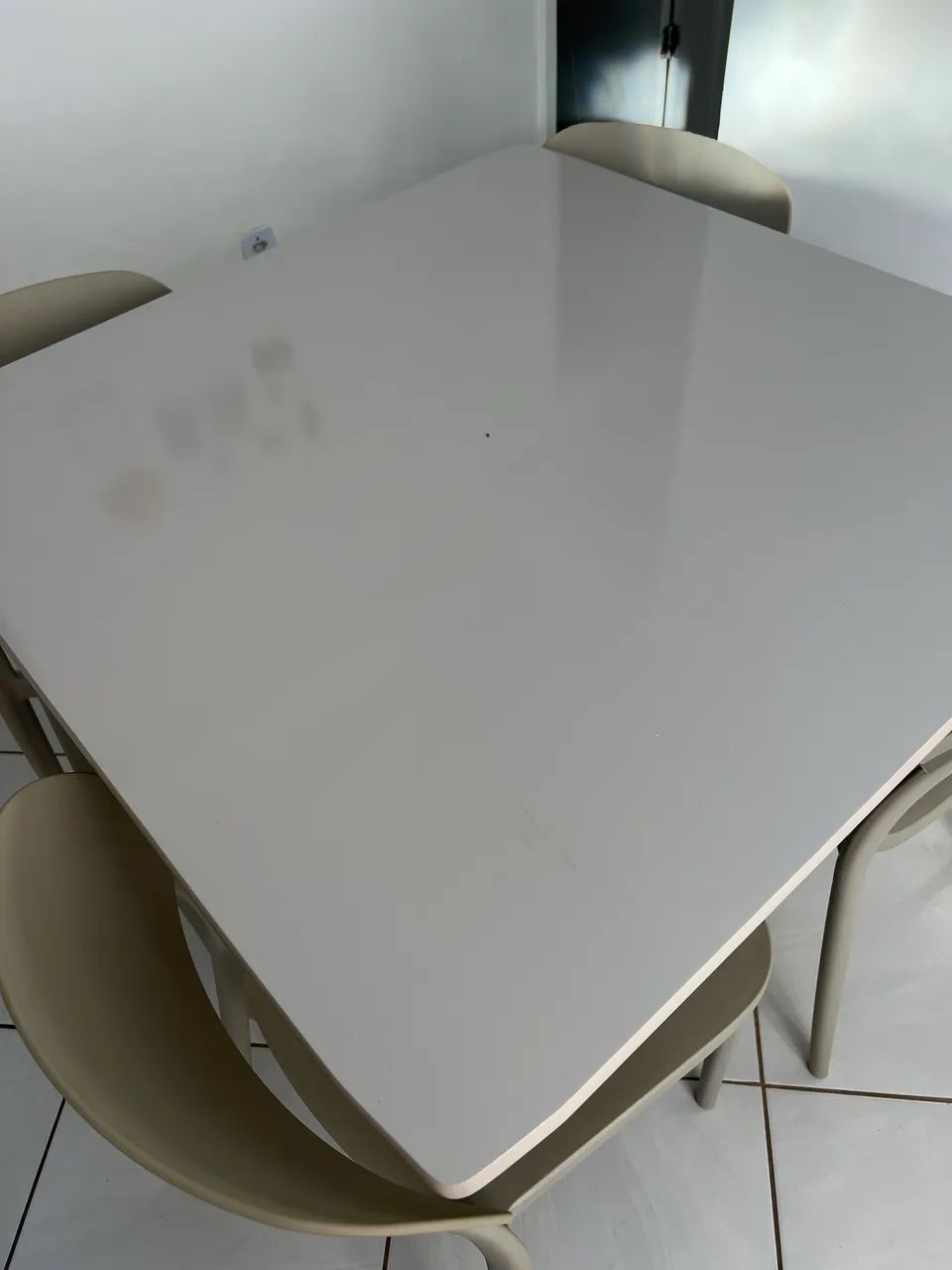 Mesa 4 cadeiras bege - Foto 2