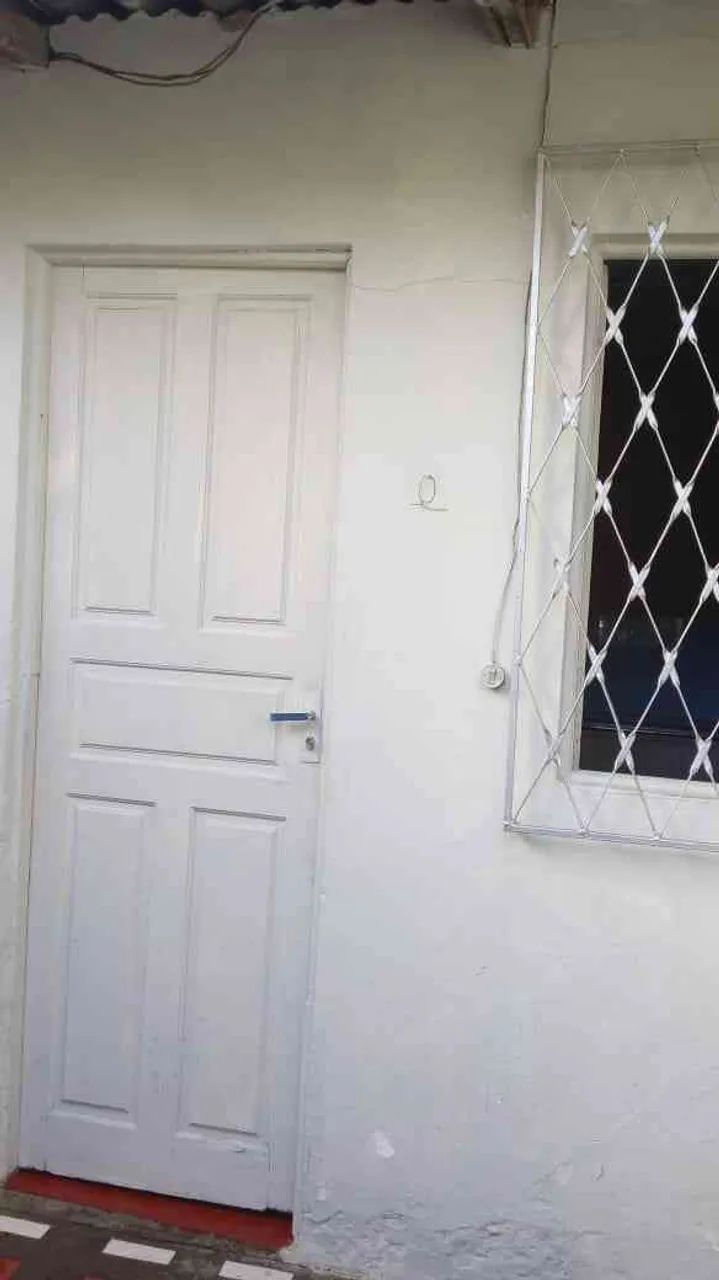 Alugo casa de fundos - Foto 4