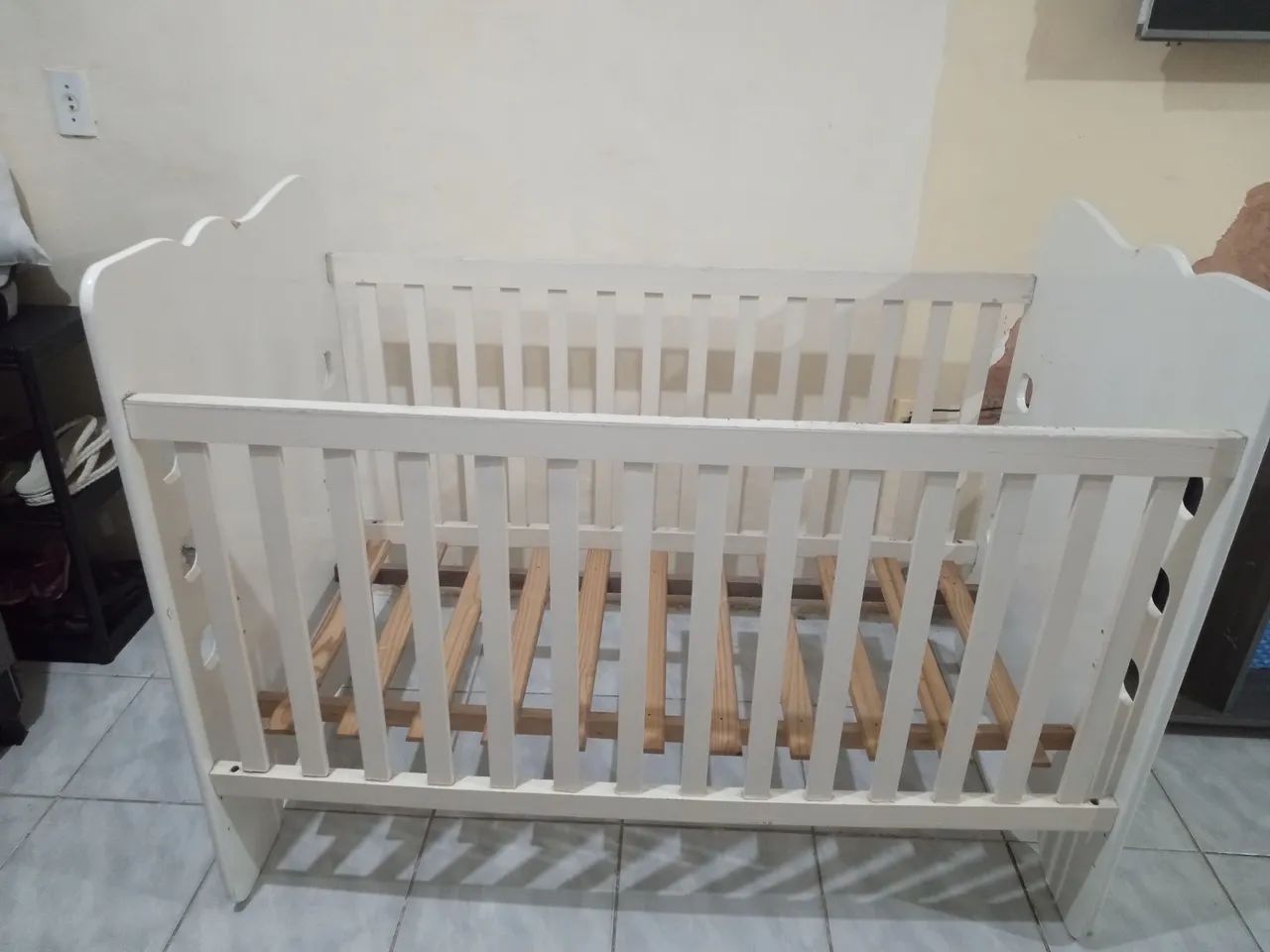 Berço de bebê  + colchão 