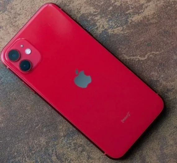 Vende-se iPhone 11 Red 