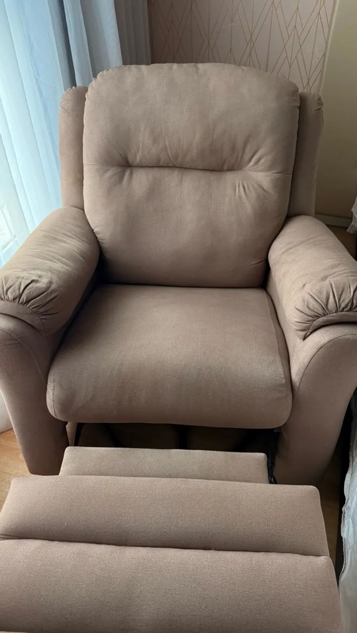 VENDO POLTRONA SEMI NOVA RETRÁTIL - Foto 3