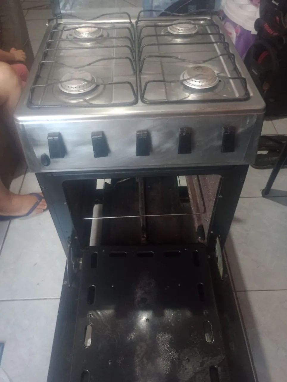 Vende se fogão em perfeito estado.  Não faço entrega .