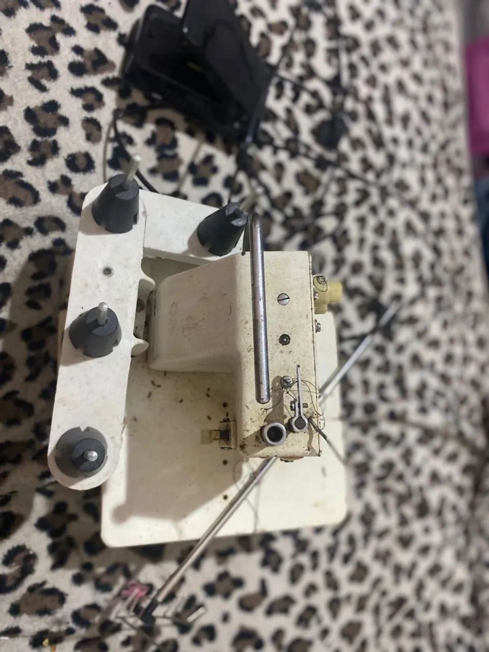 Máquina de costura Galoneira Semi Industrial 2 agulhas GK257B