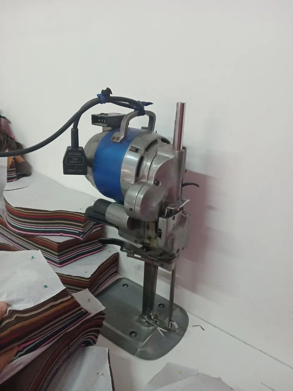 Vendo uma máquina de cortar tecidos 8 polegadas  - Foto 4