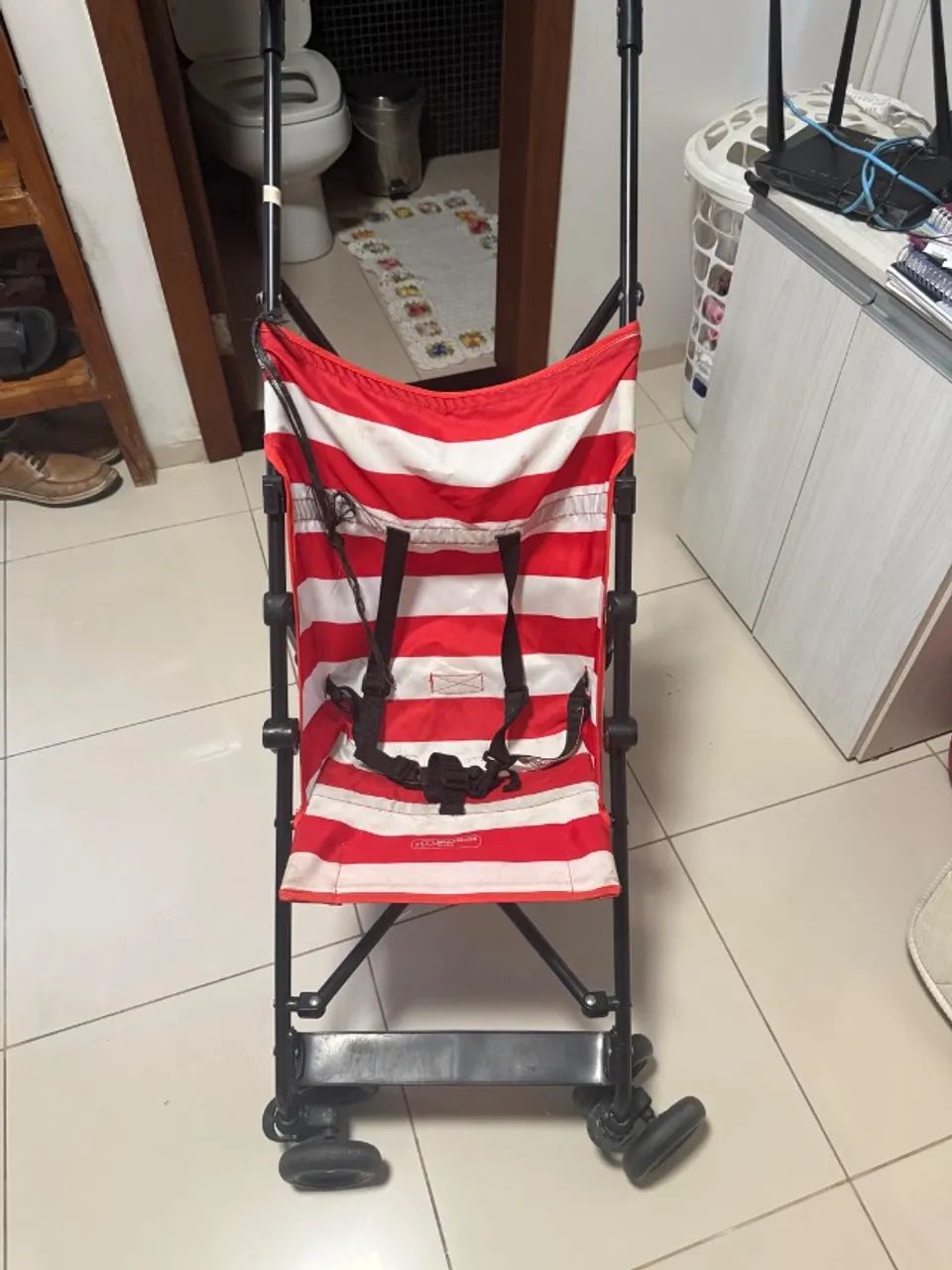 Carrinho de bebê modelo guarda chuva 