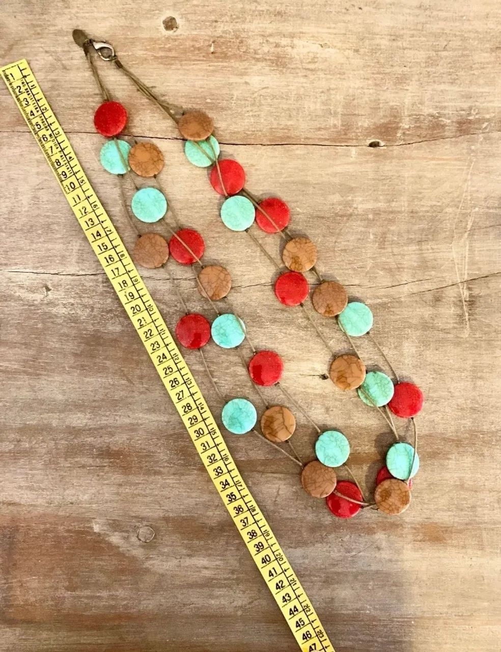 colar longo dricca pinheiro colorido vermelho azul turquesa e marrom  - Foto 3