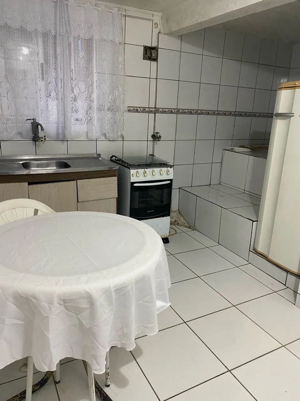 ? Casa para alugar no Centro de Florianópolis - Água e luz inclusas!