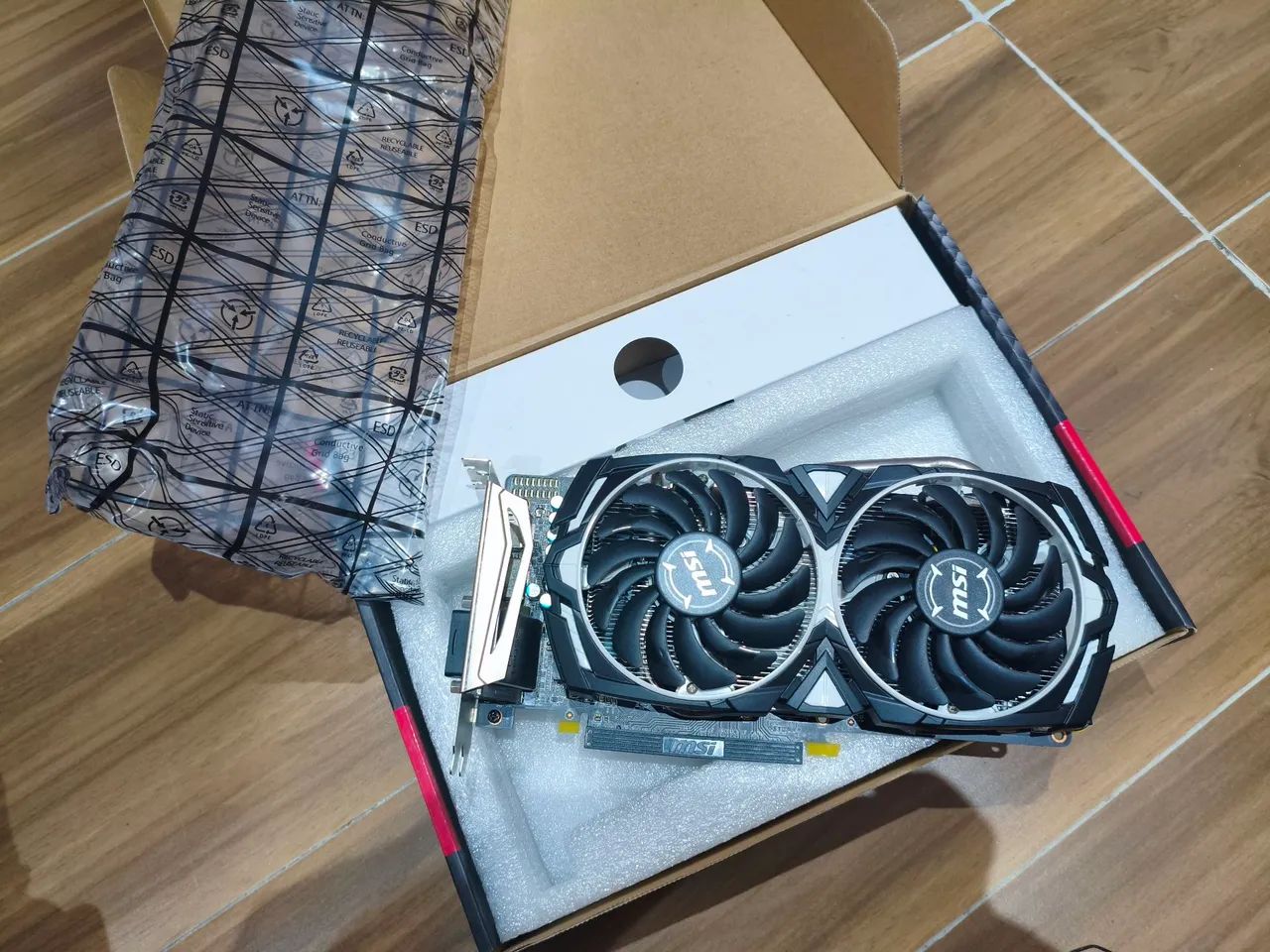 Placa de vídeo RX 570 MSI ARMOR (com problema de vídeo) - Foto 3
