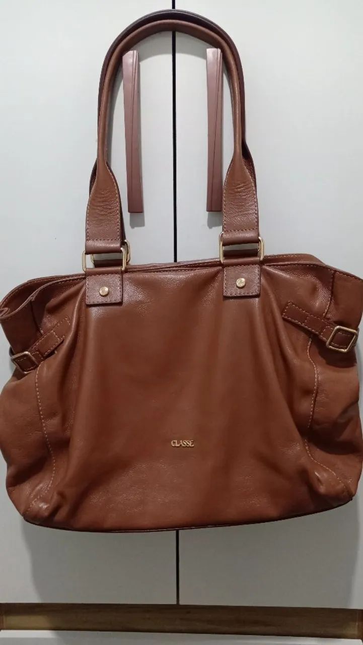 Bolsa de couro semi nova. 