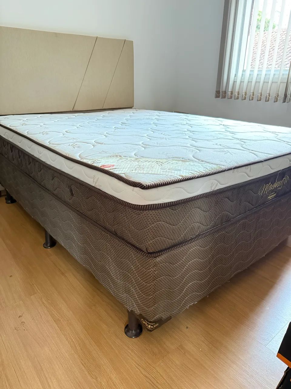 Cama box (com colchão)