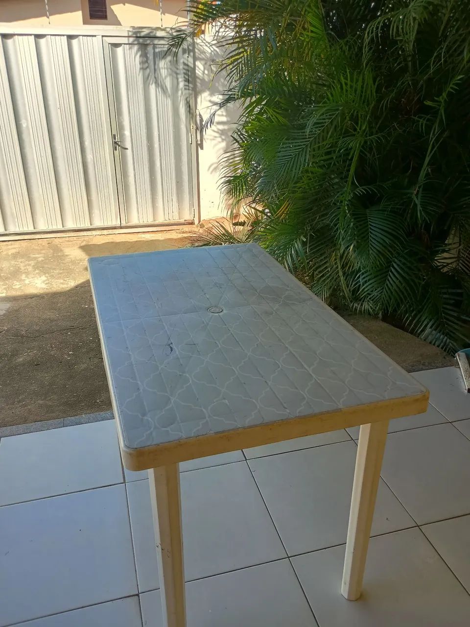 Mesa de plástico desmontável com 6 cadeiras - Foto 2