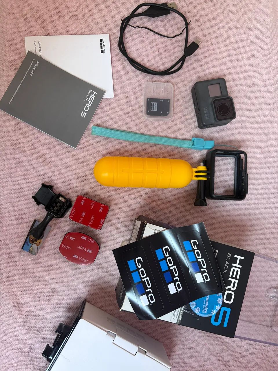 Camera Go pro hero5 black com acessórios e cartão de memória 