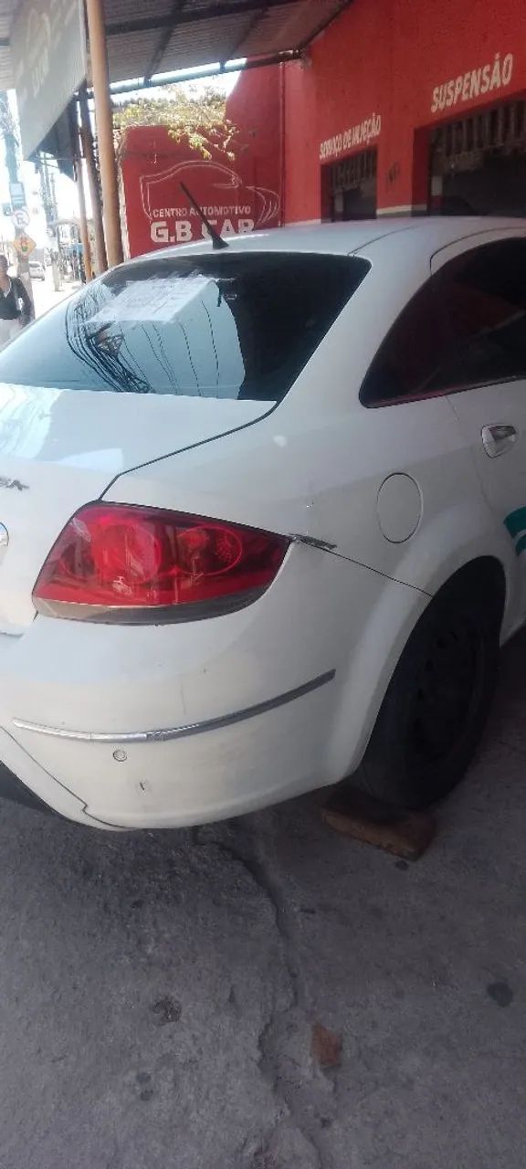 Fiat Linea Essence 1.8 Flex 16V 4P 2016 - Foto 2