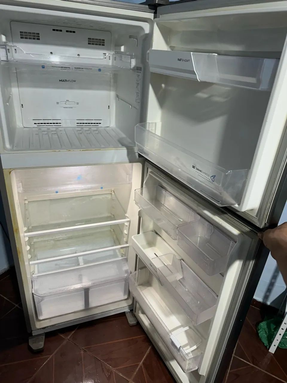 Vendesse geladeira Eletrolux funcionando perfeitamente faço entrega - Foto 4