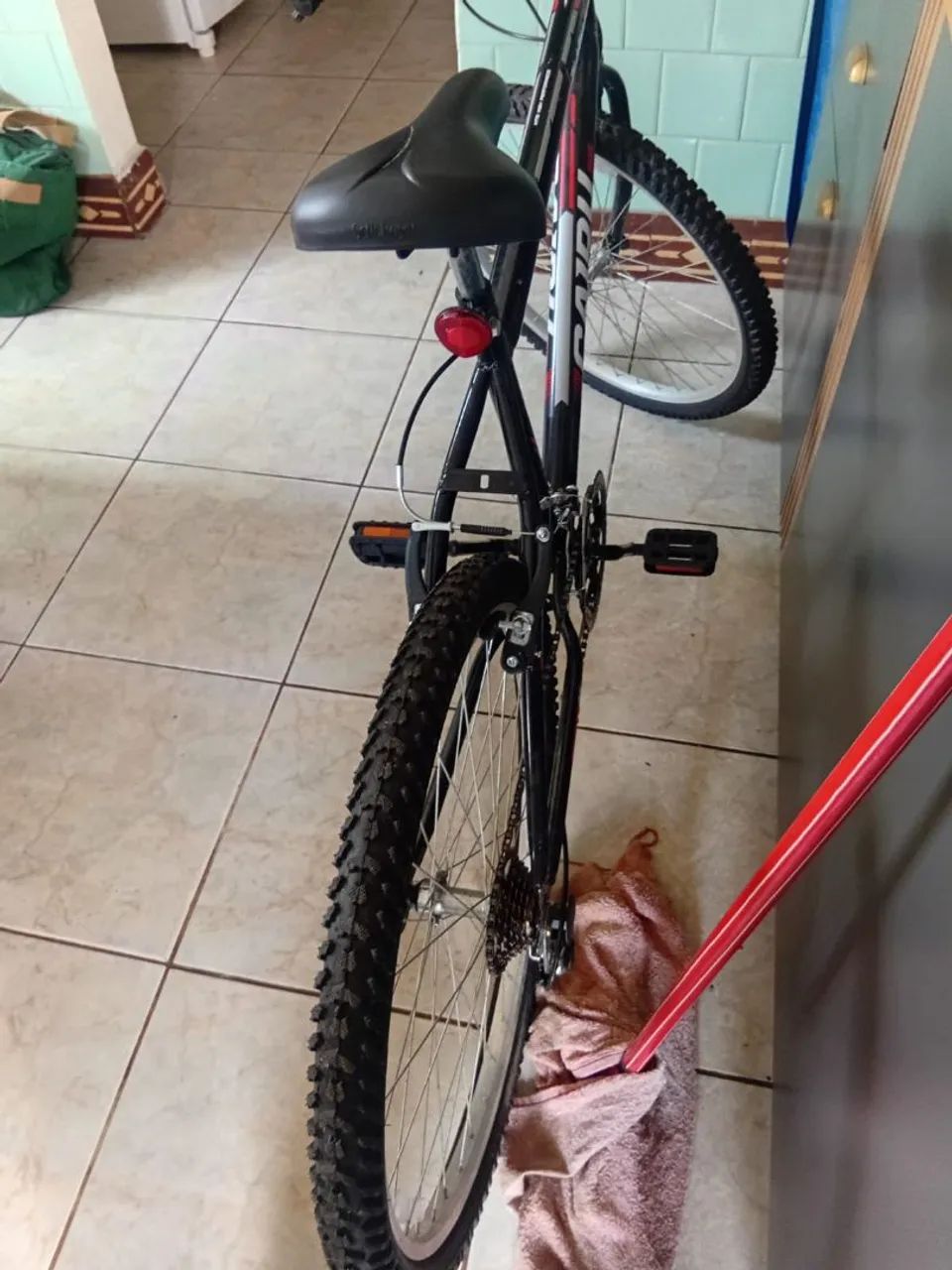 Bicicleta sem uso.aro 26 marcha 18 - Foto 4