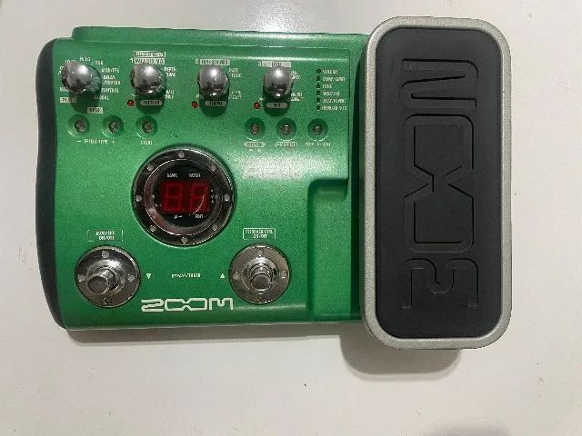 Pedaleira Zoom A2.1u