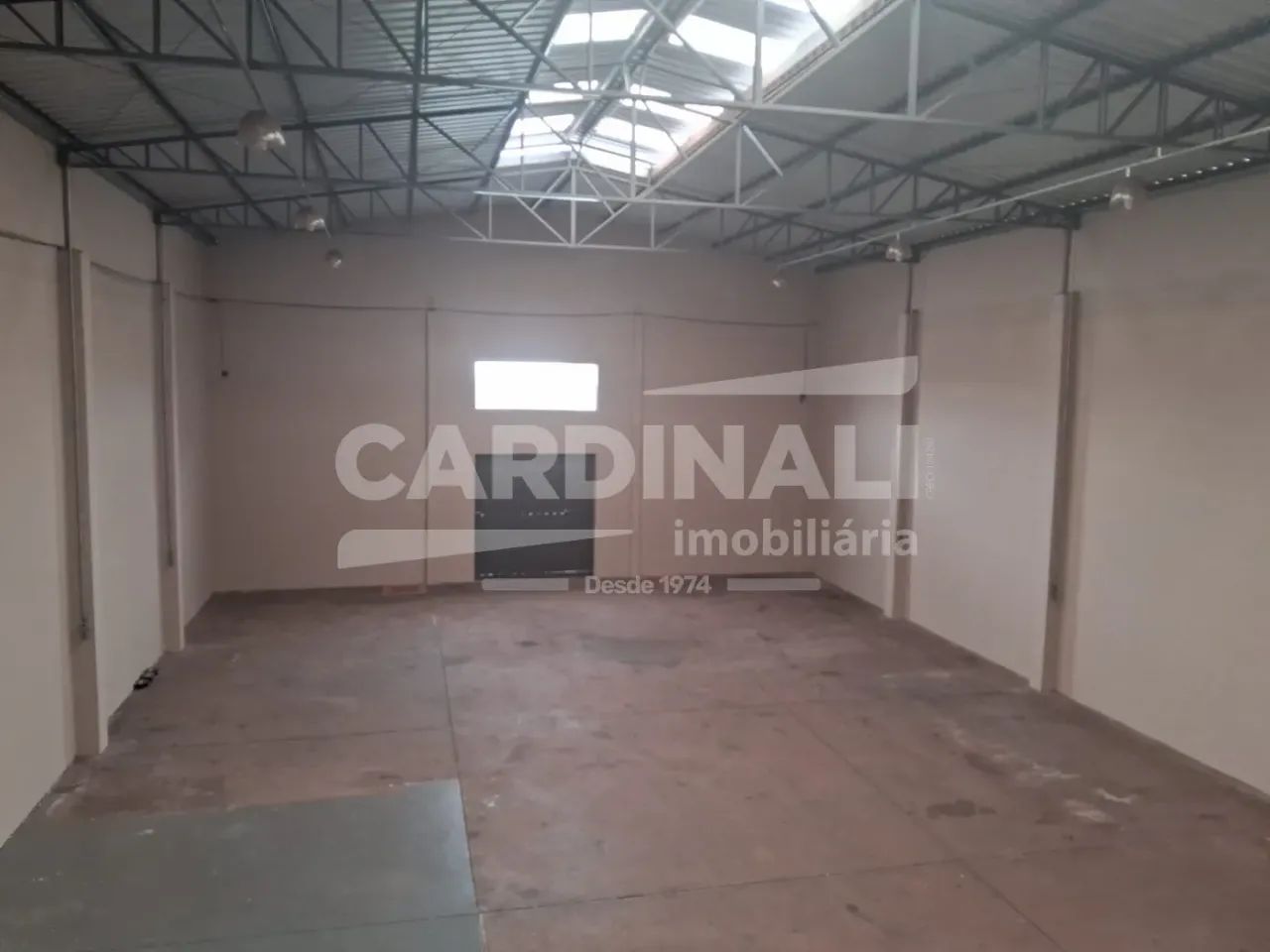 Barracão com ótima localização, pé direito alto, e escritórios - Foto 3