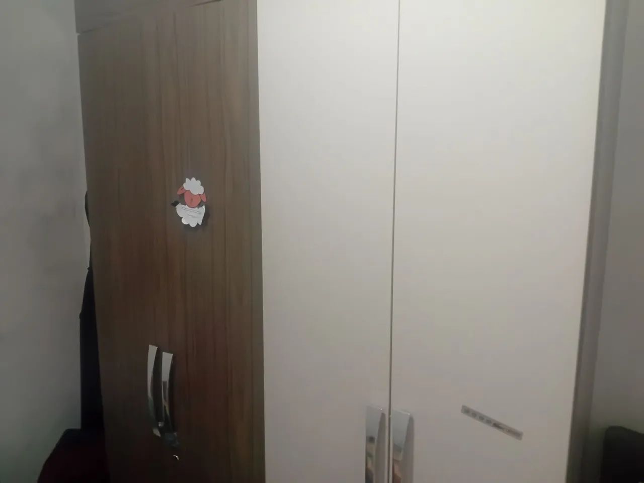 Guarda-roupa com 4 porta
