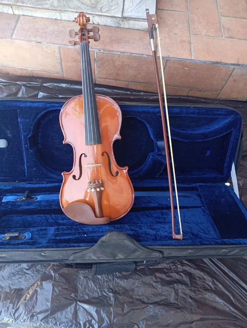 Violino com estojo e arco - completo