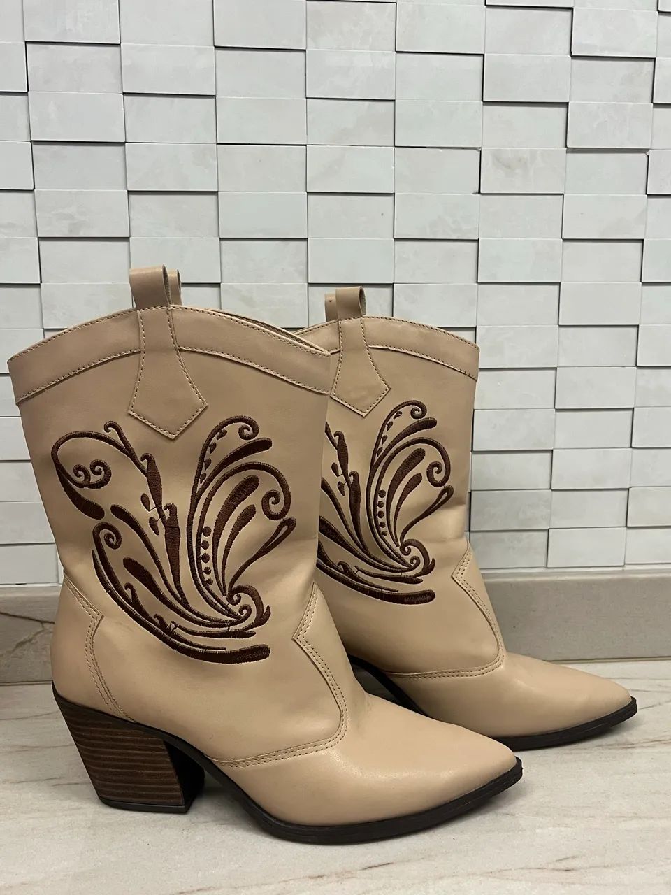 bota de couro bordada - Foto 4