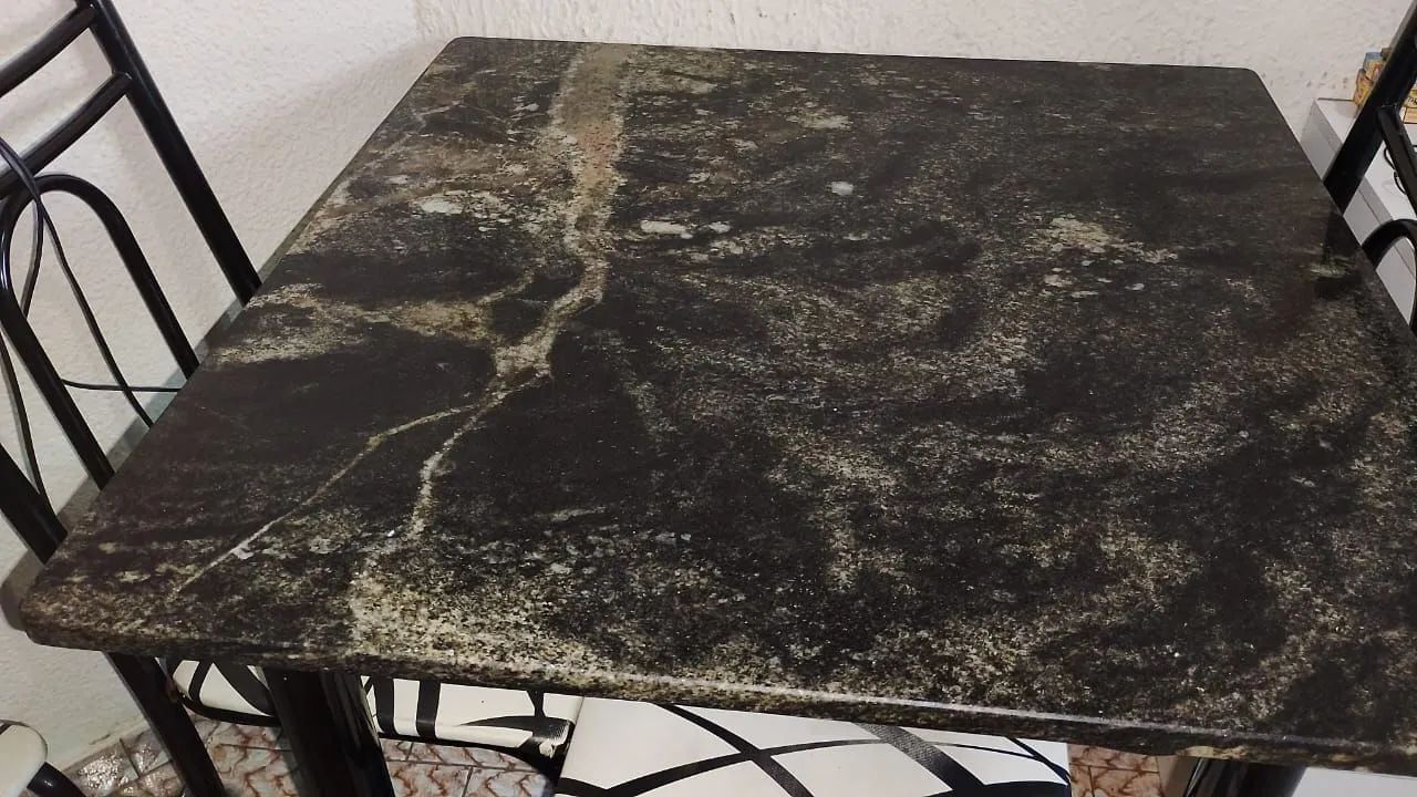 Mesa de granito+ 4 cadeiras - R$450  - Foto 2