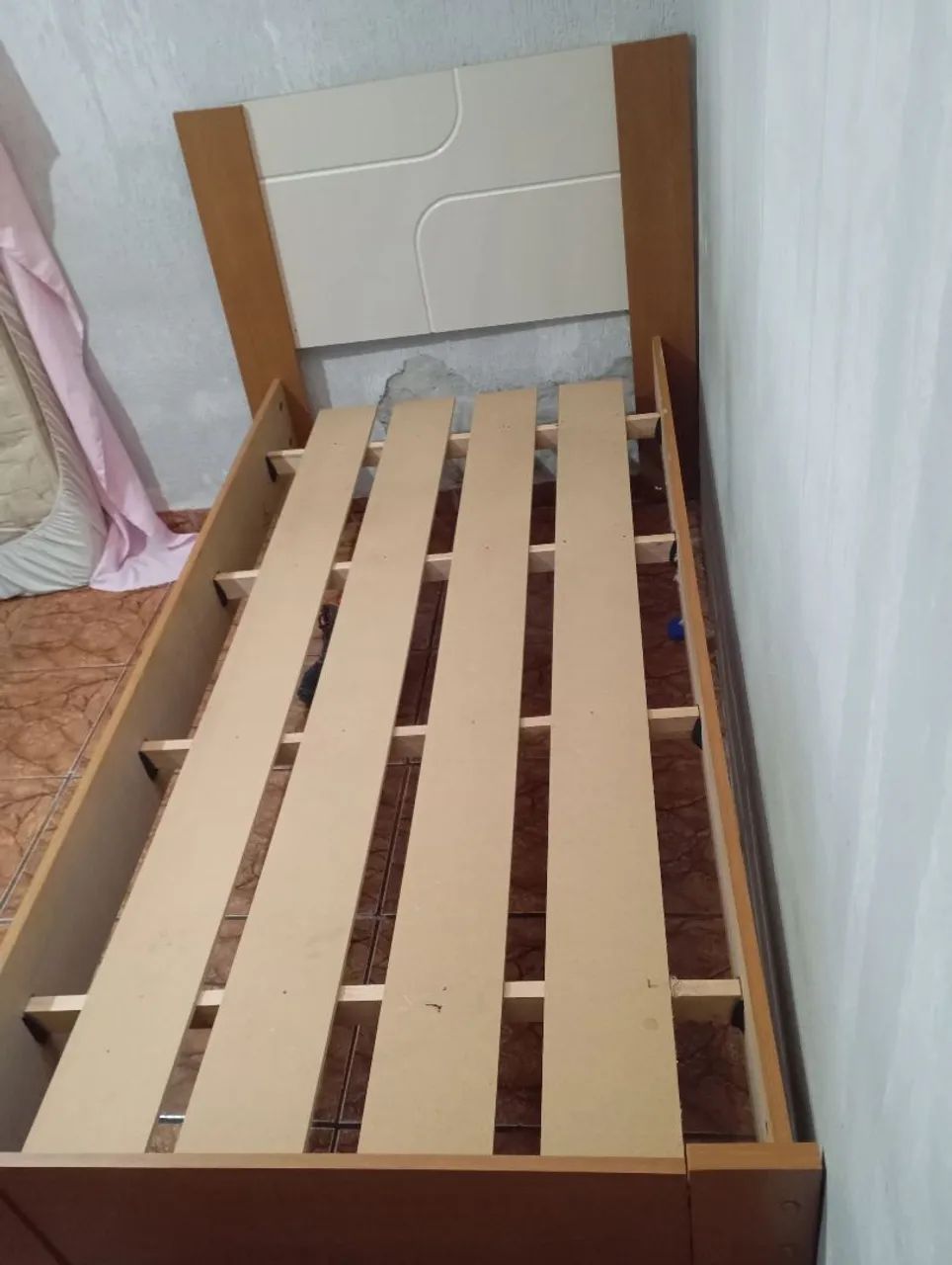 Vendo cama de solteiro  - Foto 2