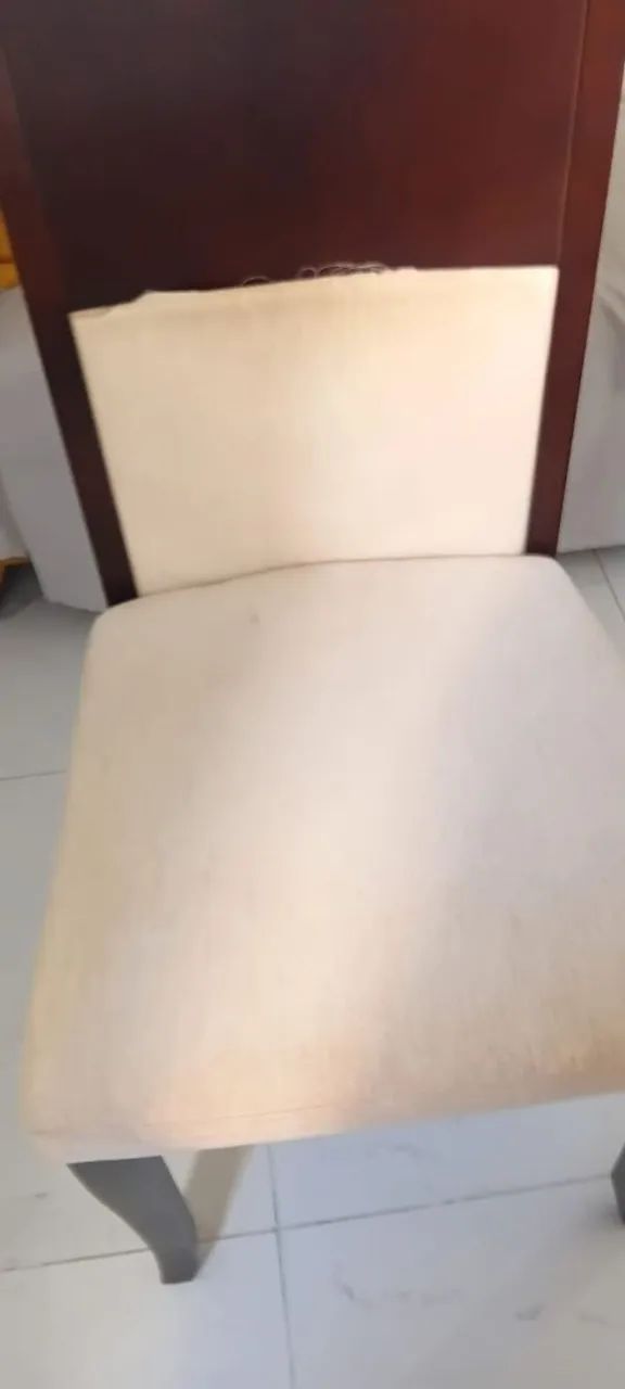 MESA COM 6 CADEIRAS E APARADOR: TAMPO DE VIDRO E CONSERVADA - Foto 4