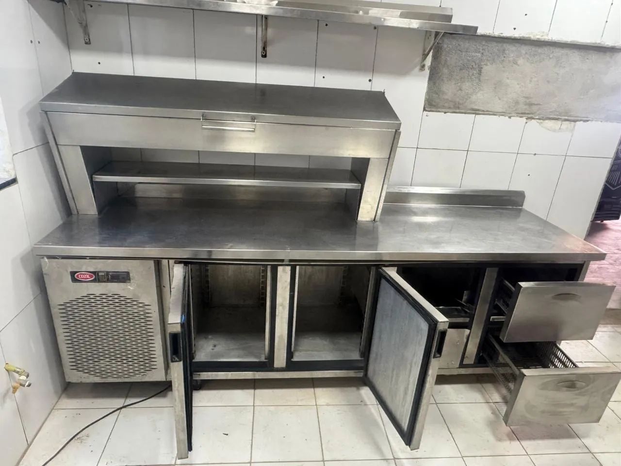 BALCÃO REFRIGERADO COM CONDIMENTADORA COZIL  - Foto 2