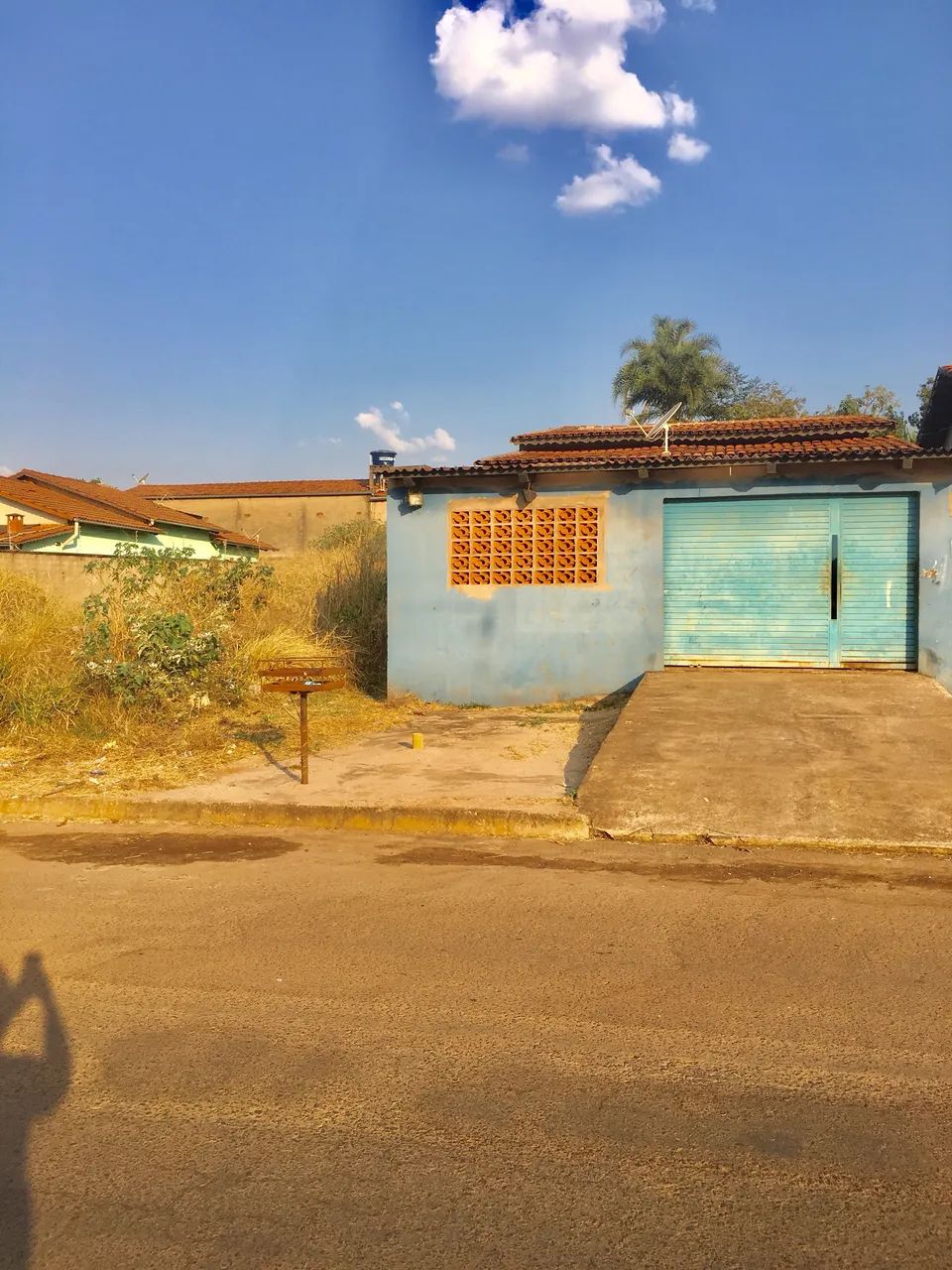 Casa 2 quartos em meio lote