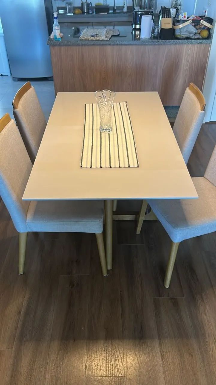 Mesa c/ 4 cadeiras 
