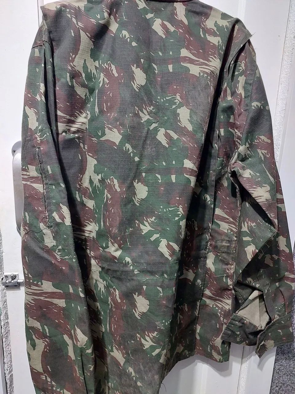 Jaqueta e calça camuflada - tamanho G. - Foto 4