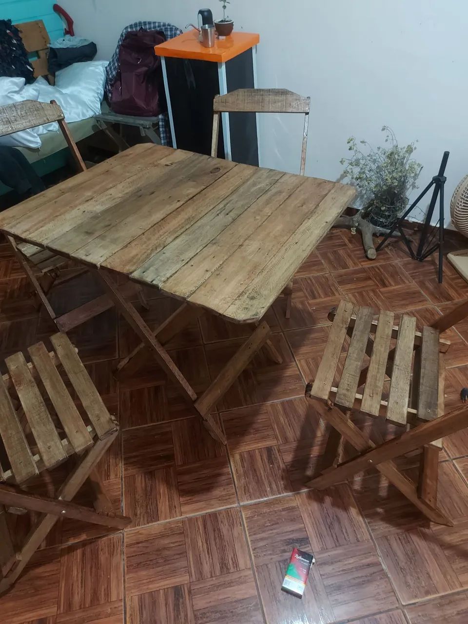 Jogo de mesa com 4 cadeiras de pallet - Foto 5