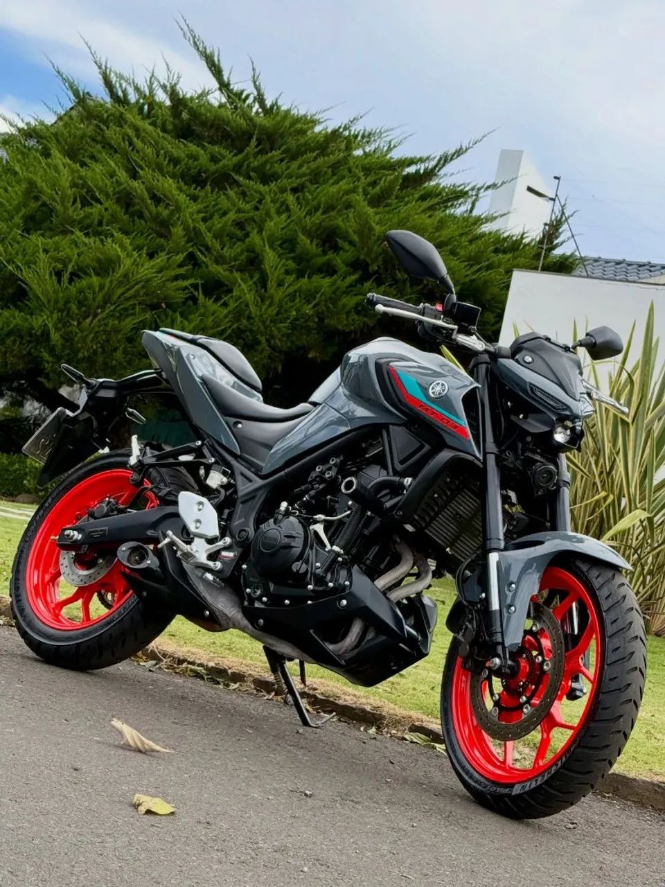 Yamaha MT 03  - Foto 3