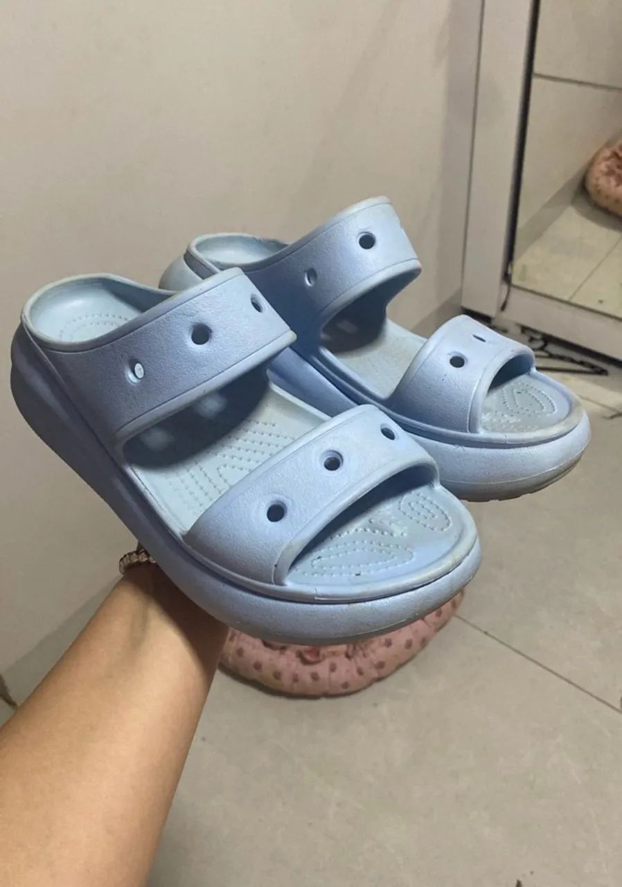 Vendo sandália plataforma crocs (sem enfeites)  - Foto 2