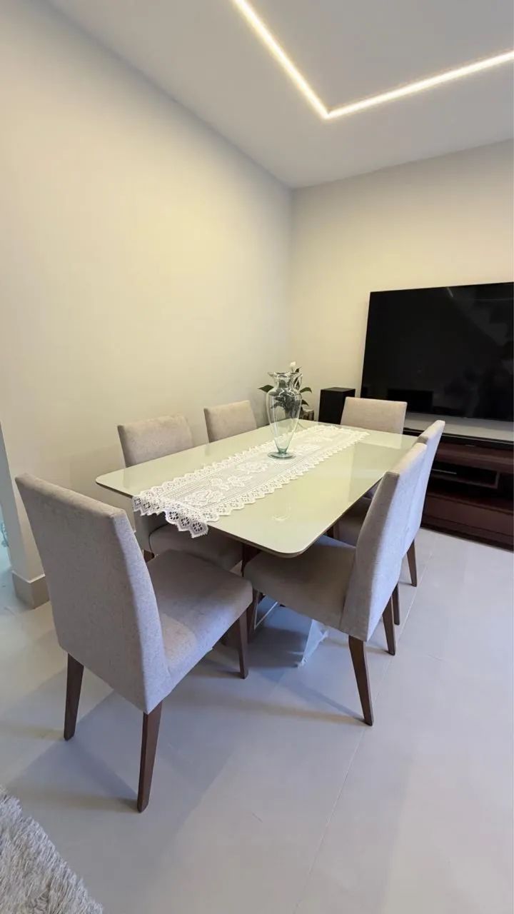 Mesa com 6 lugares Excelente estado 1,100 baixei - Foto 2