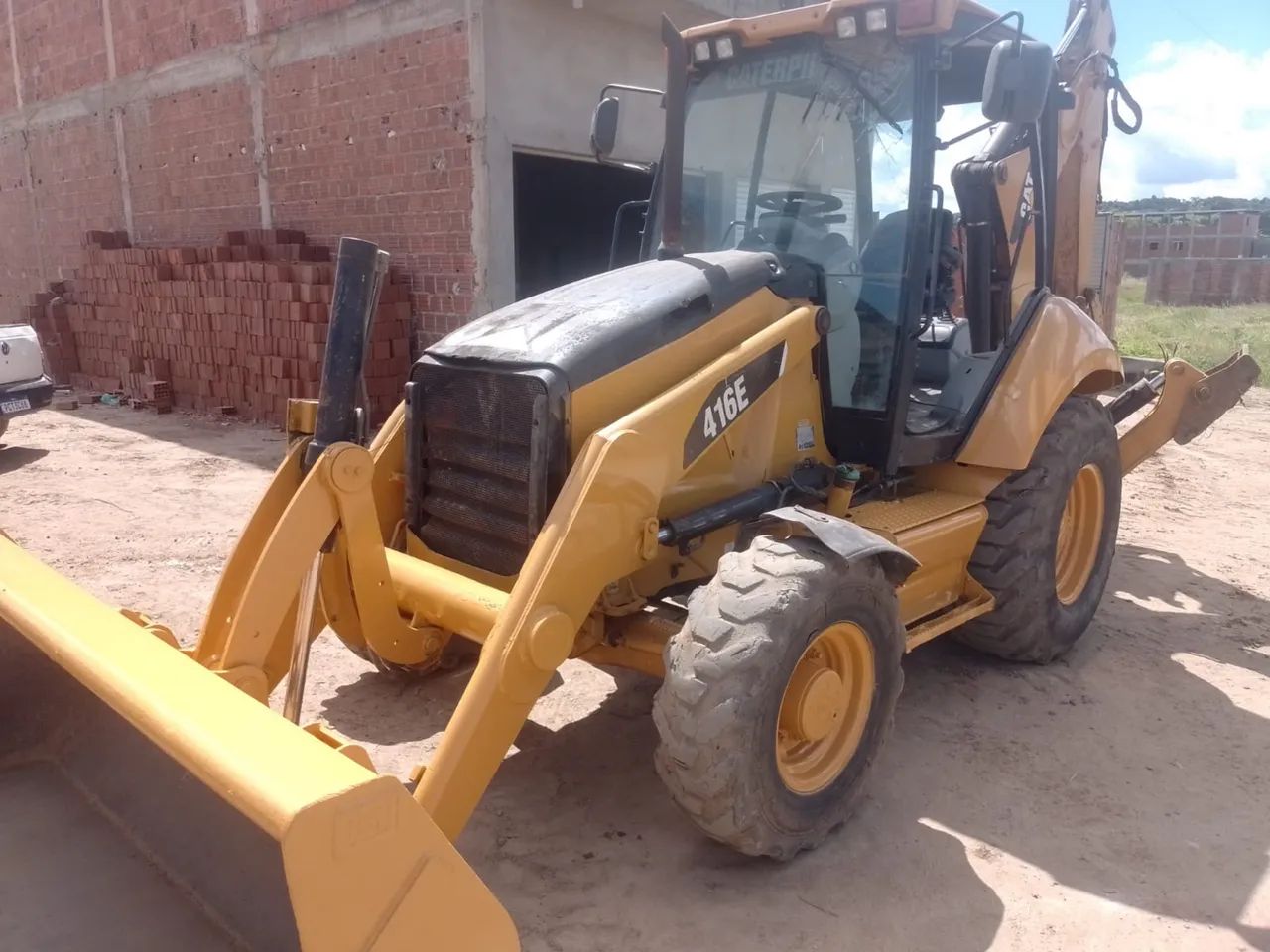 Retroescavadeira CATERPILLAR 416E 4X4.