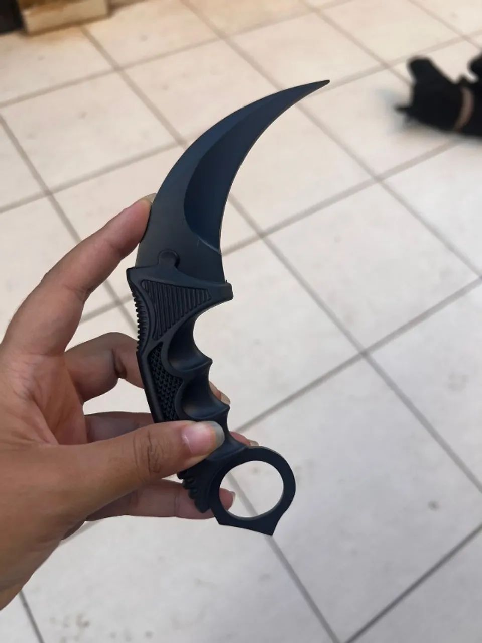 Karambit Preta com Bainha