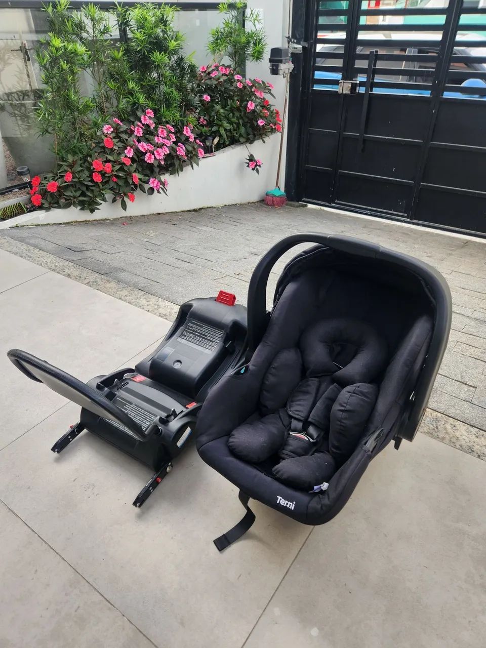 Carrinho e bebe conforto Infanti com isofix - Foto 2